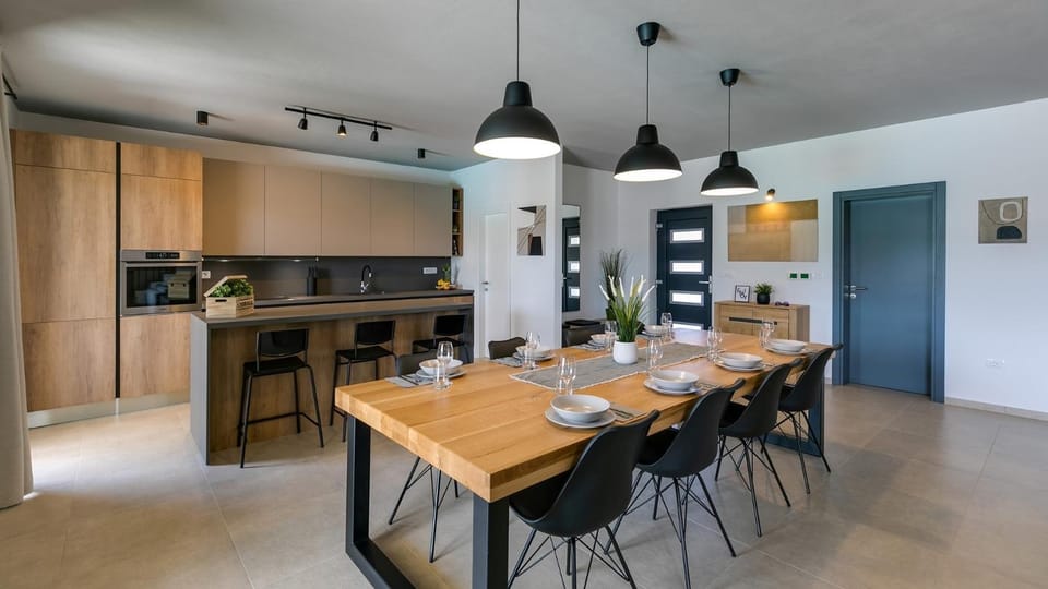 Living room, Seating area, Dining area, air conditioner