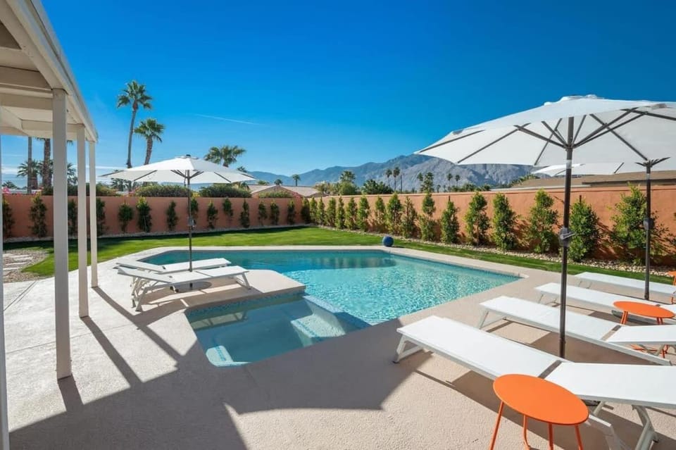Mid - Century Retreat House in Palm Springs