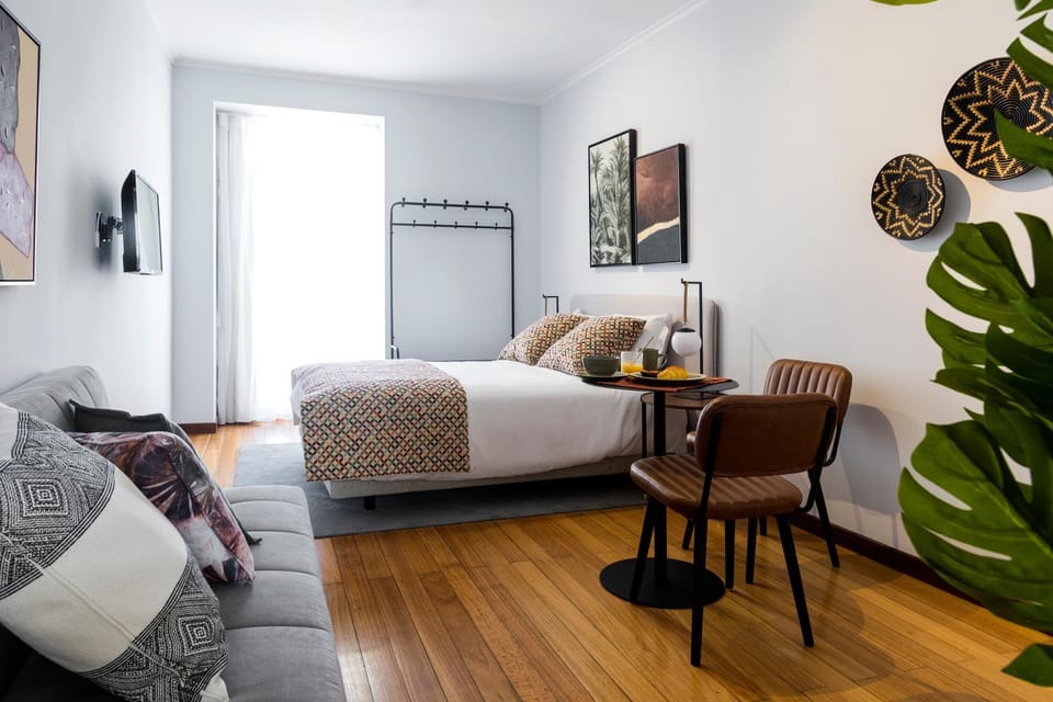 Bed, TV and multimedia, Living room, Dining area, Bedroom