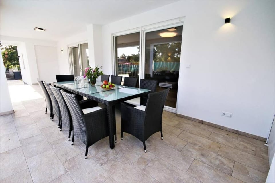 New Villa with Pool Villa in Peroj