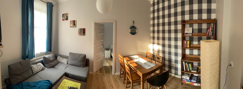 Seating area, Dining area, Entertainment