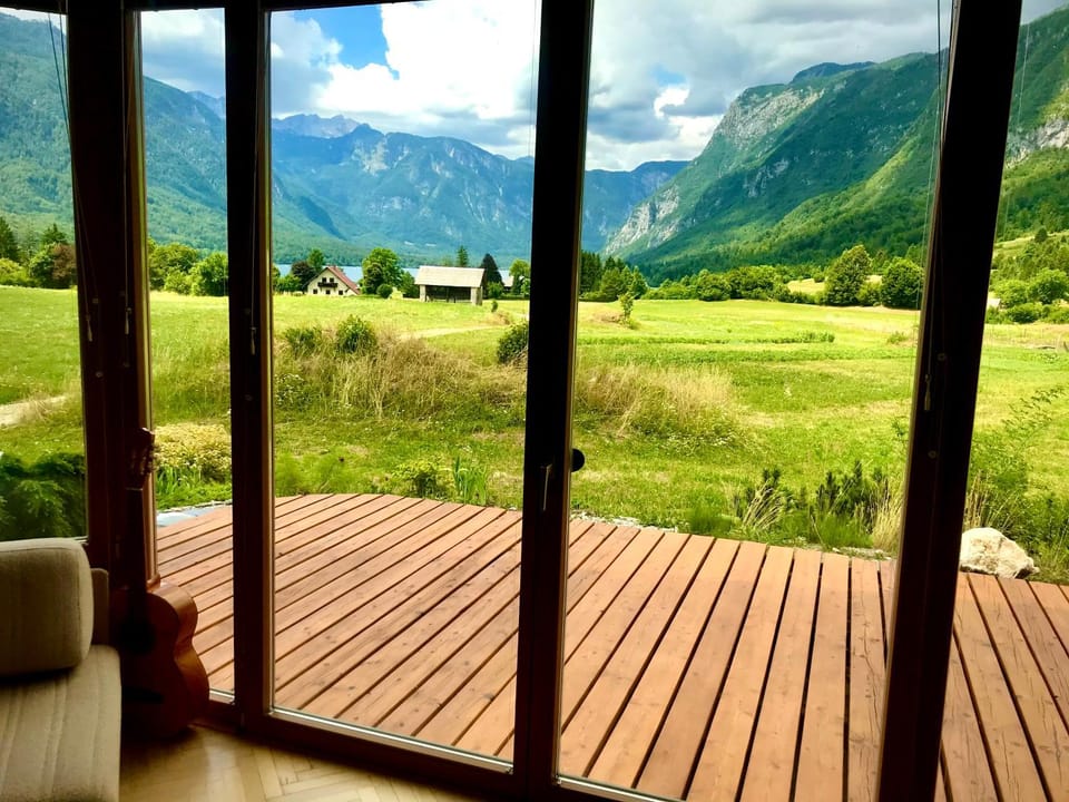 Patio, Balcony/Terrace, Living room, Lake view, Mountain view
