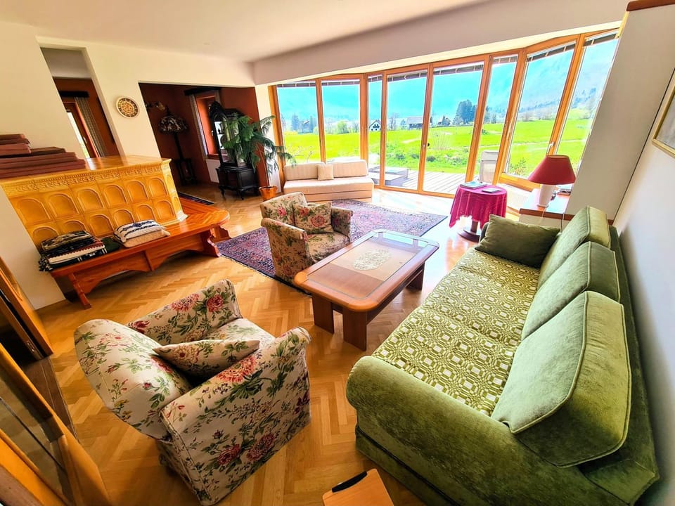 View (from property/room), Living room, Lake view, Landmark view, Mountain view
