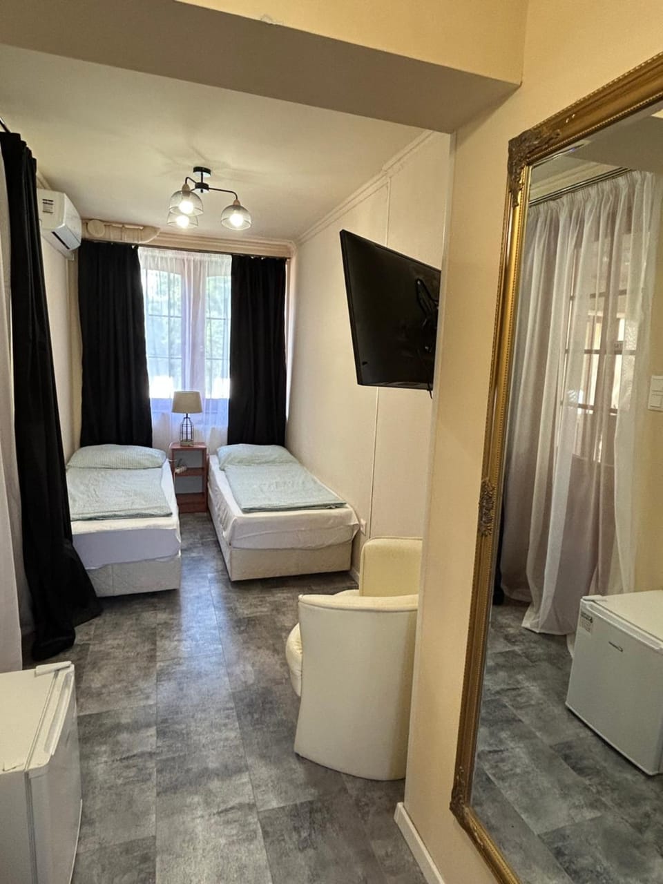 Photo of the whole room