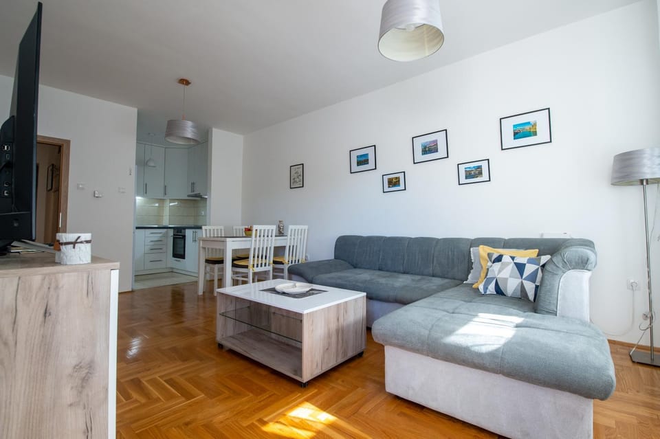 Living room, Dining area, kitchen