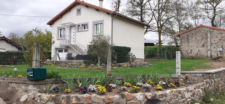 Halte à Veyrac Vacation rental in Auvergne-Rhône-Alpes