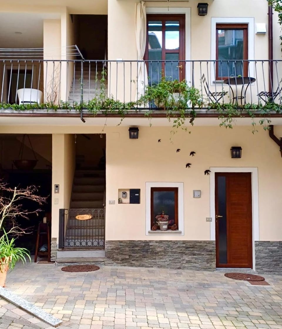 Facade/entrance, Balcony/Terrace
