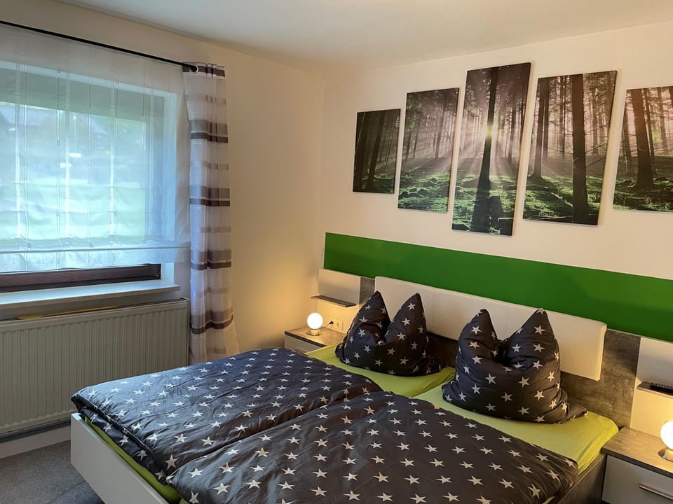 Photo of the whole room, Bedroom