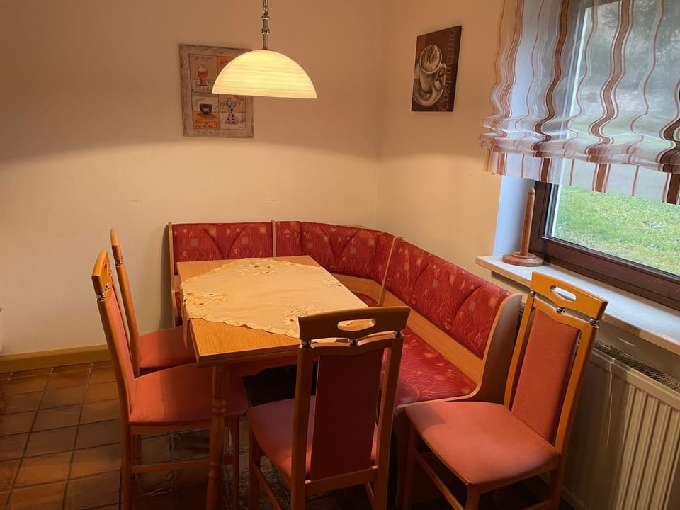 Seating area, Dining area