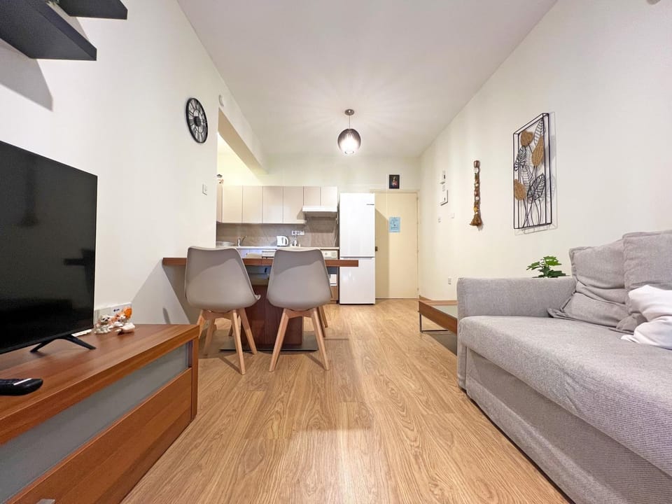 TV and multimedia, Kitchen or kitchenette, Living room, Seating area, Dining area