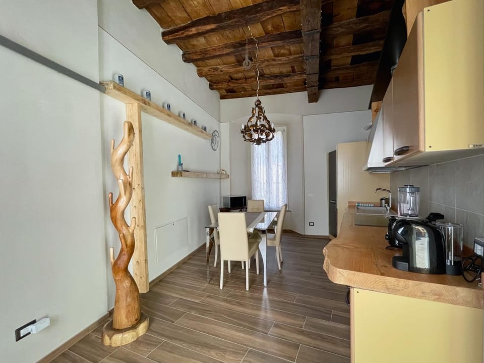 Coffee/tea facilities, Kitchen or kitchenette, Dining area, minibar, stove