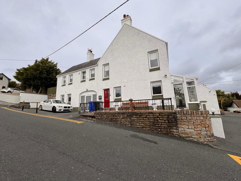 Property building, Neighbourhood, Parking