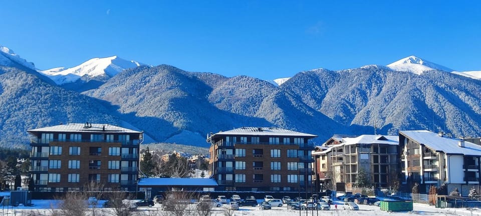 1 Bed - Sleeps 4 - Pets - Mountain Views Apartment in Blagoevgrad Province