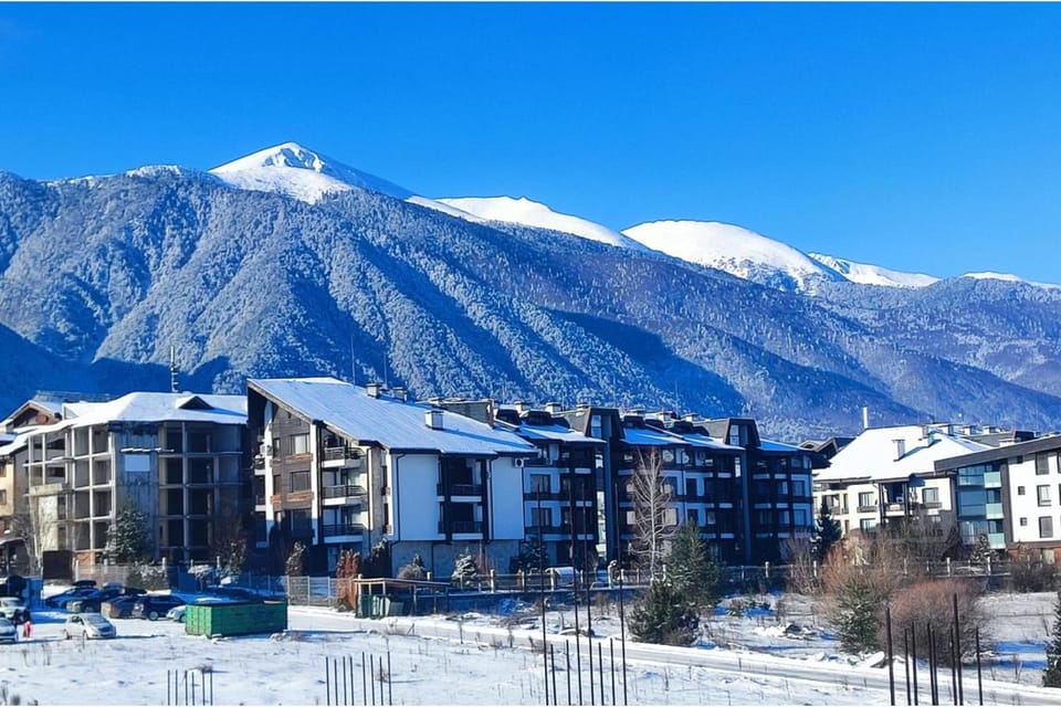 1 Bed - Sleeps 4 - Pets - Mountain Views Apartment in Blagoevgrad Province