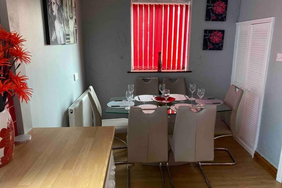 Sited in lytham, not Moss side, Meadow Hse, entire Hse, sleeps 6 Apartment in Borough of Fylde