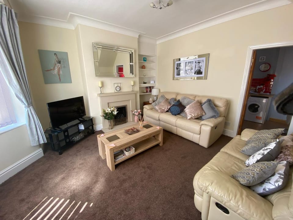 Sited in lytham, not Moss side, Meadow Hse, entire Hse, sleeps 6 Apartment in Borough of Fylde