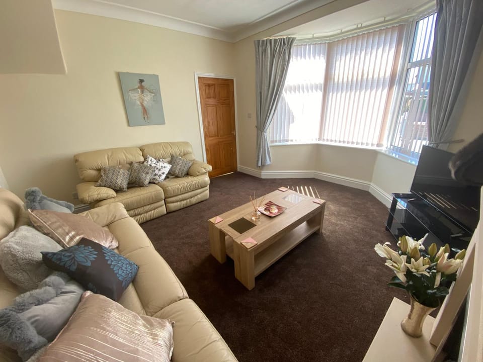 Sited in lytham, not Moss side, Meadow Hse, entire Hse, sleeps 6 Apartment in Borough of Fylde