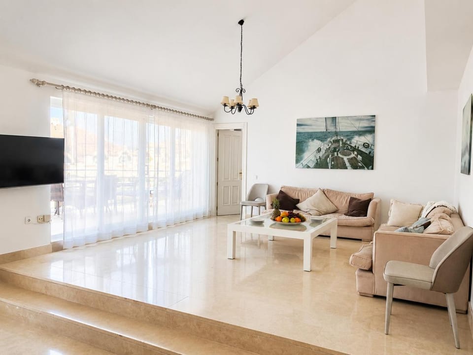 3 bedroom Penthouse in Sotogrande Puerto Deportivo Apartment in Andalusia