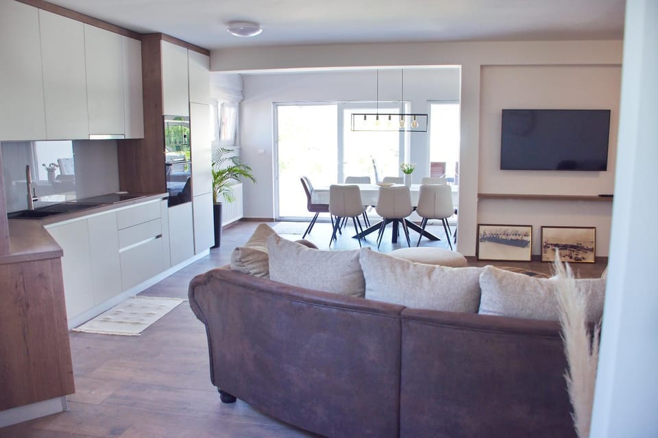 Communal lounge/ TV room, Living room, Dining area