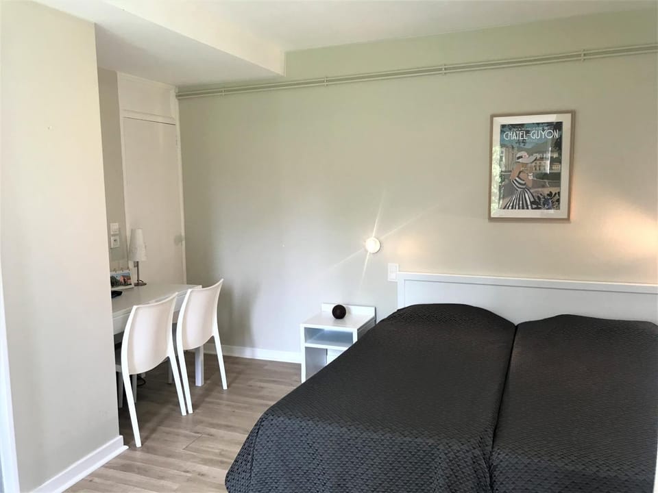 Le Clos Fleuri - Maison Vigier Bed and Breakfast in Auvergne-Rhône-Alpes