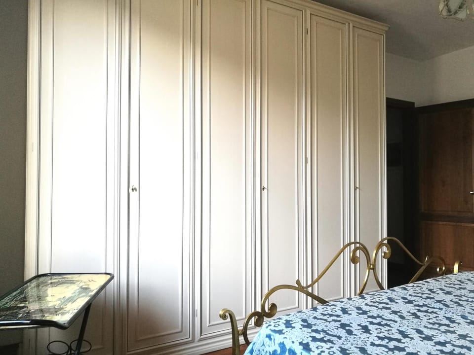 Bedroom, wardrobe