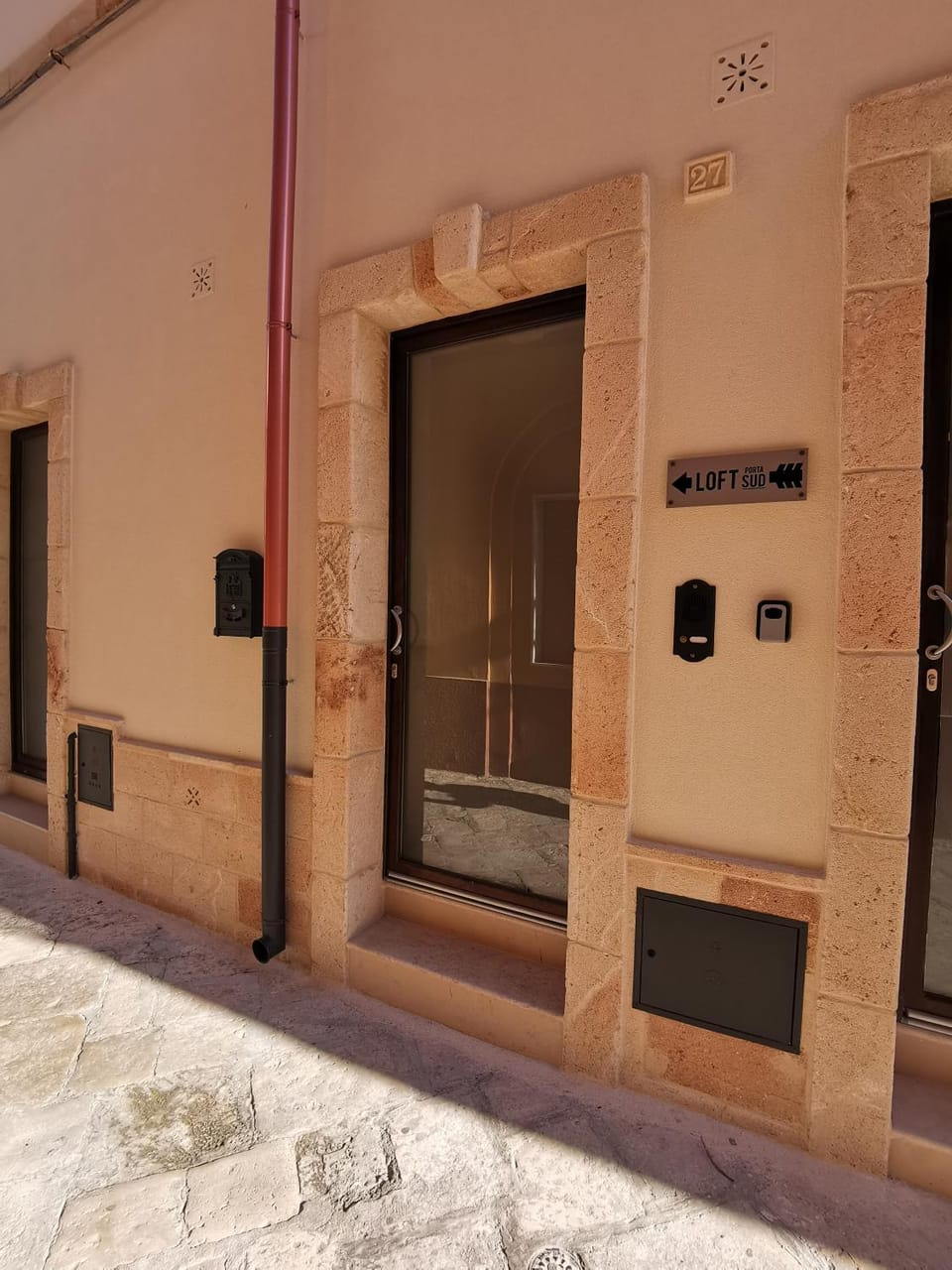 Facade/entrance