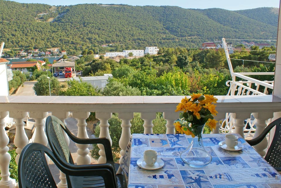Balcony/Terrace, Mountain view
