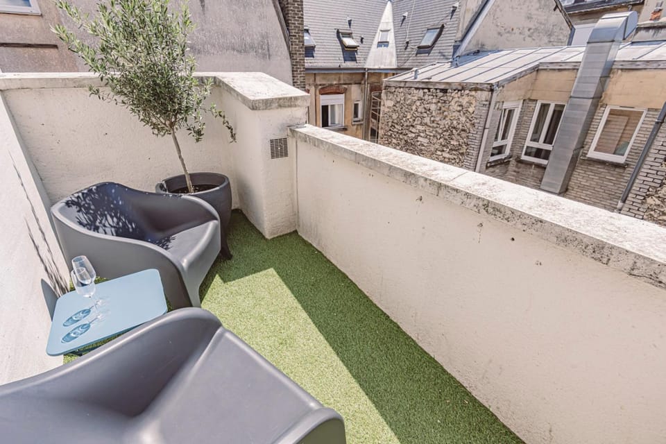 REIMS - Place du Forum - Cathédrale - Terrasse Apartment in Reims