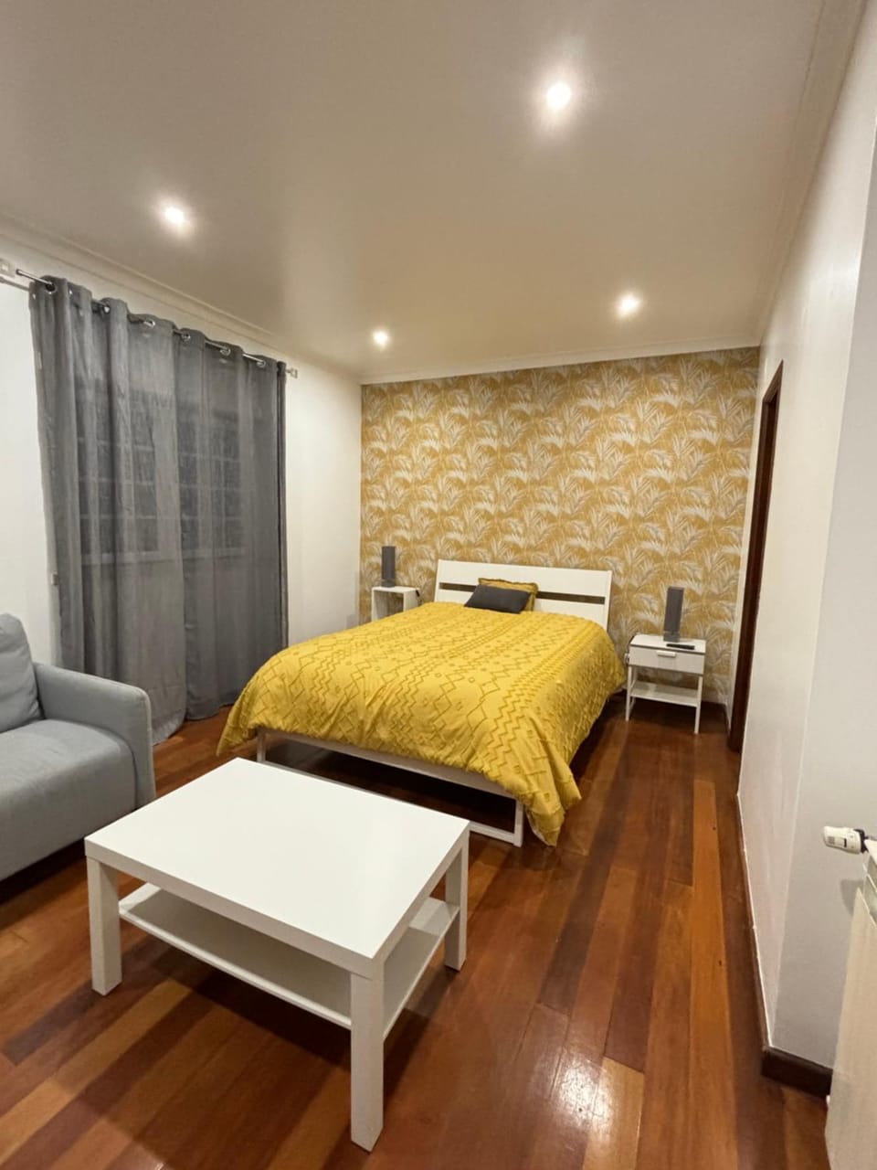 Bed, Photo of the whole room, Bedroom, Swimming pool