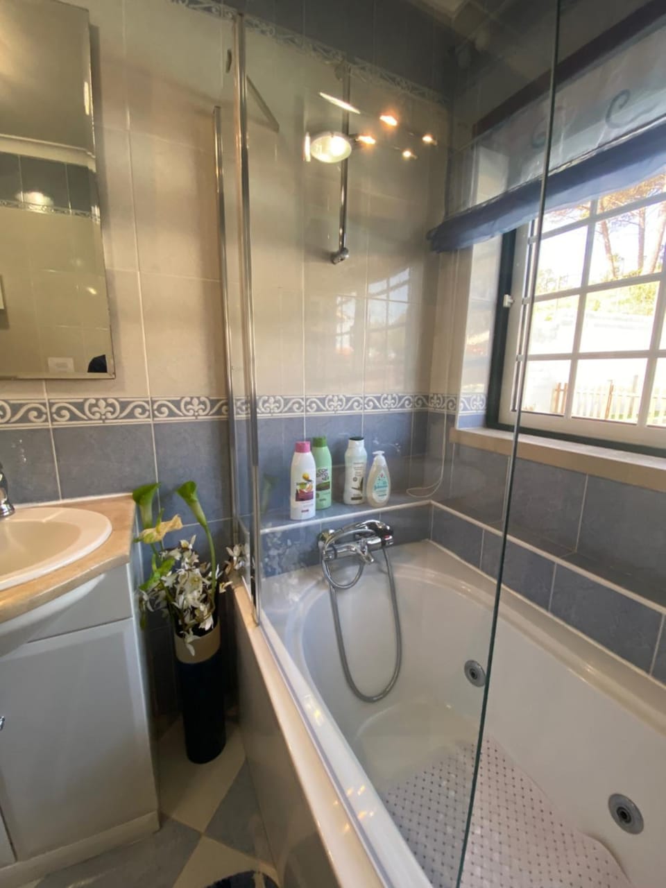 Shower, Hot Tub, Bathroom, Bath, towels