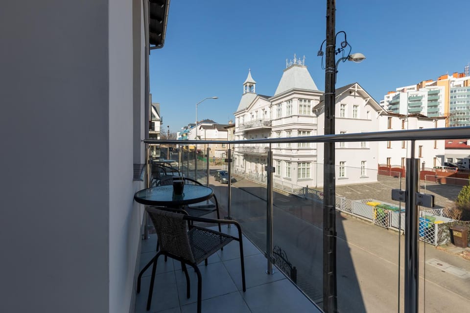 Balcony/Terrace, Street view