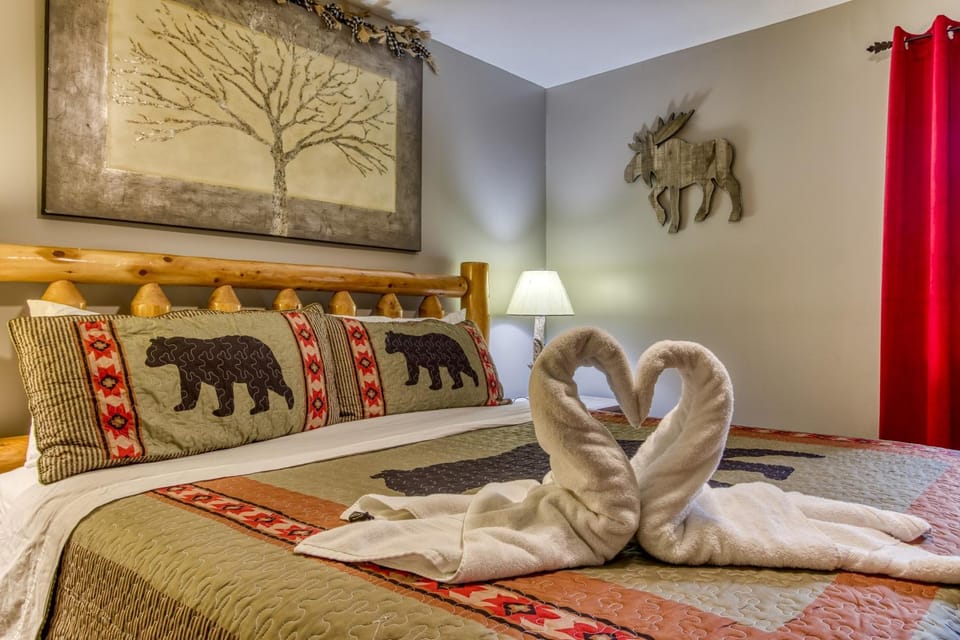 Bed, Decorative detail, Bedroom, towels