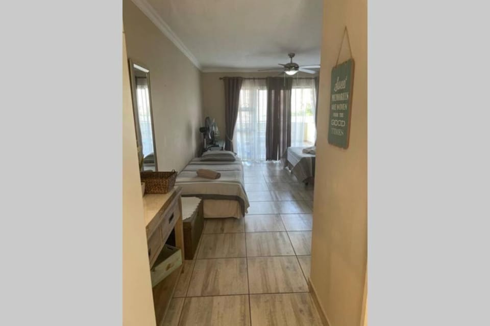 Bed, Photo of the whole room, Seating area, Bedroom
