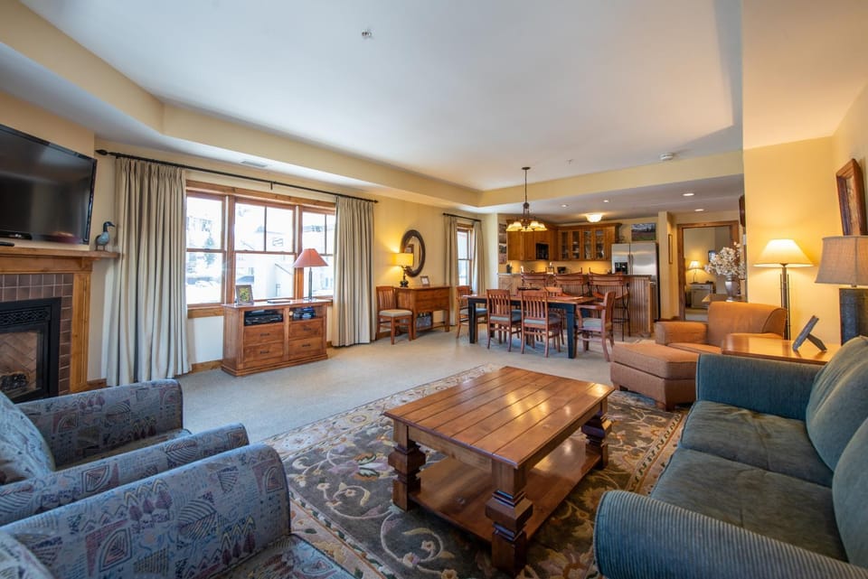 Two Bedroom Condo with Balcony over Mountaineer Square - Just Steps from the Slopes! condo Apartment in Colorado