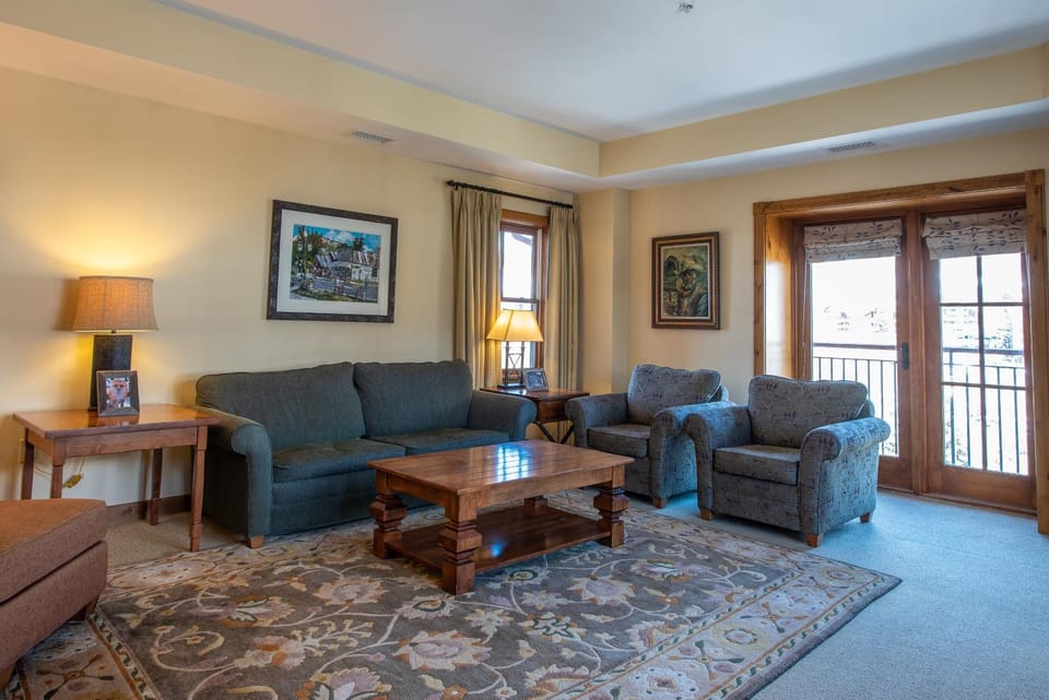 Two Bedroom Condo with Balcony over Mountaineer Square - Just Steps from the Slopes! condo Apartment in Colorado