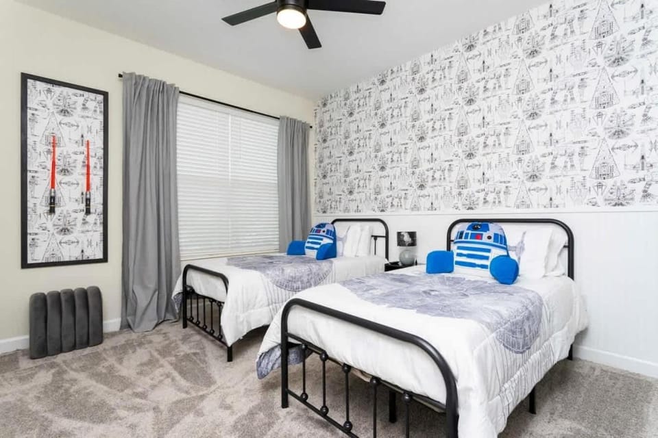 Gorgeous 5BDR Family with Pool at Storey Lake 2767 O House in Kissimmee