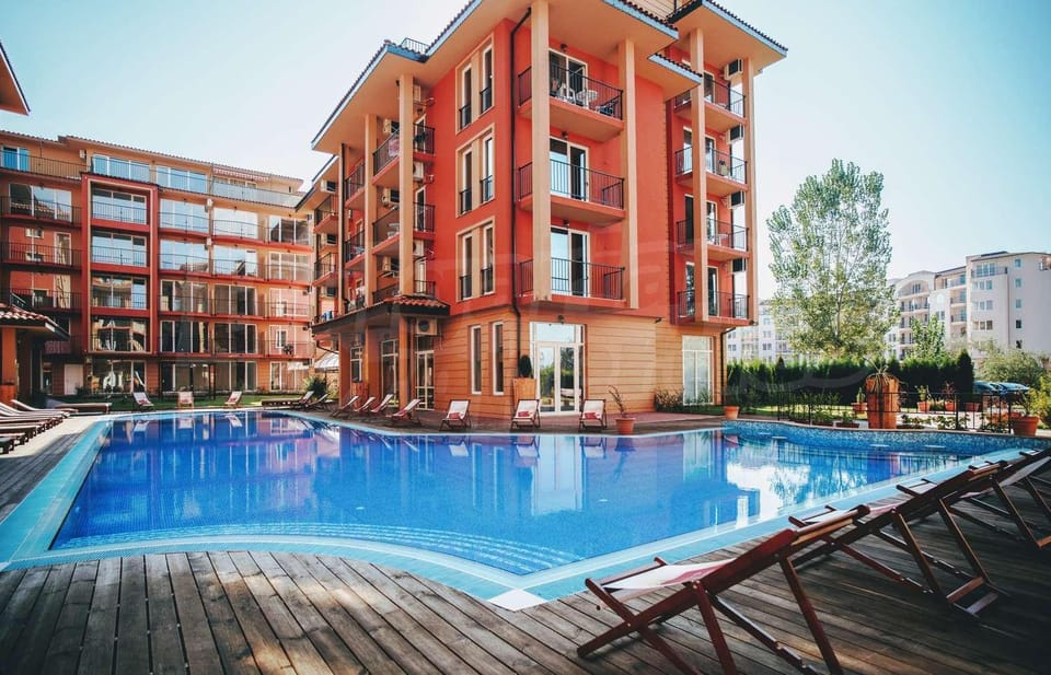 Property building, Swimming pool, Swimming pool