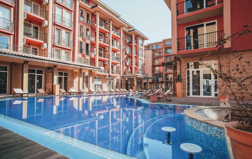 Property building, Swimming pool, Swimming pool