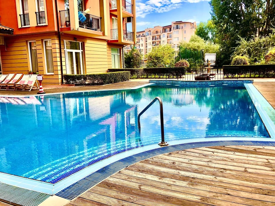 Property building, Swimming pool