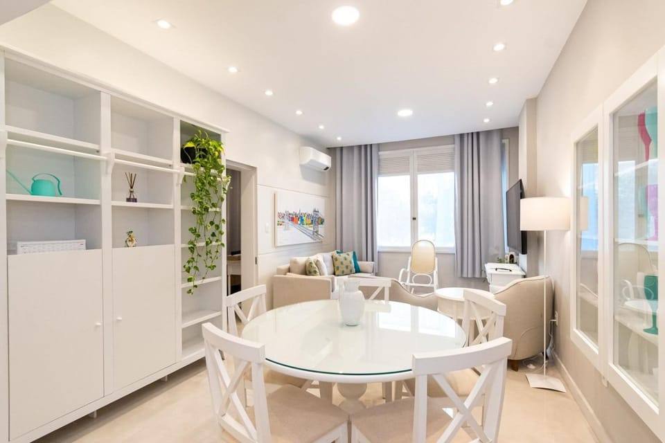 3-Bedrooms 450m from Copacabana Beach | SL 432/401 Apartment in Rio de Janeiro