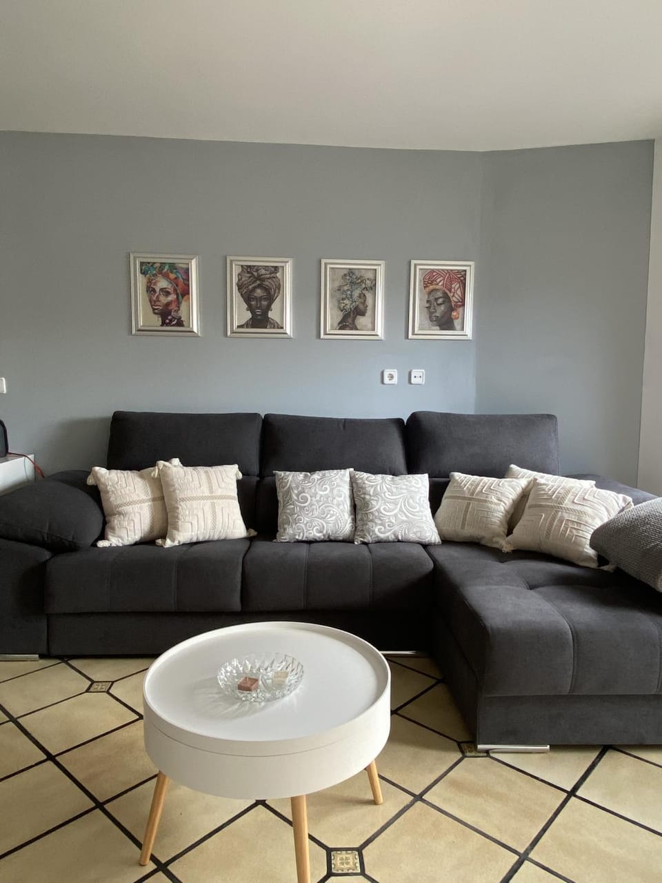 Living room, hair dresser