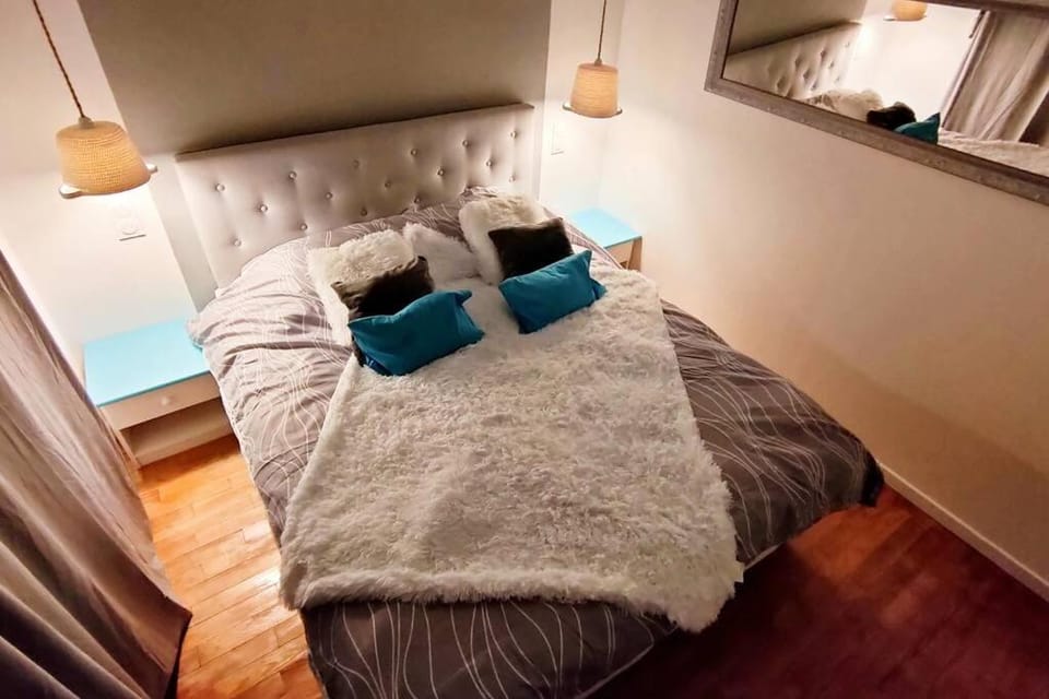 Bed, Photo of the whole room, Bedroom