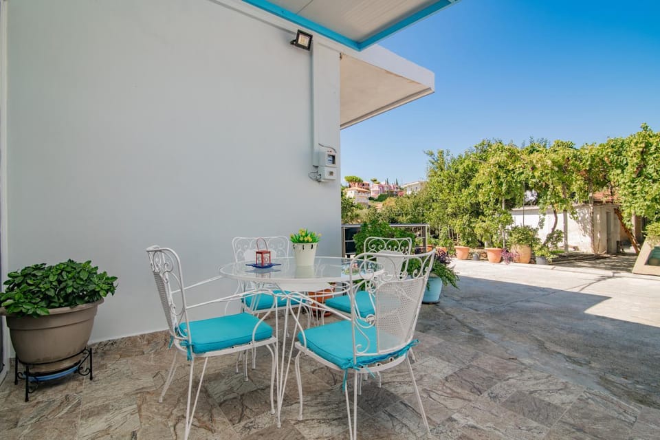 Garden, Garden, Balcony/Terrace, Seating area, Garden view
