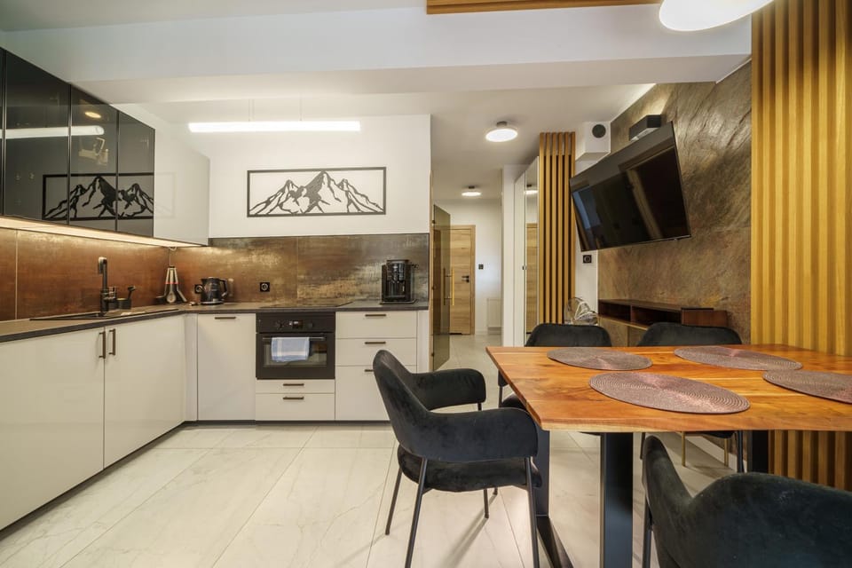 Kitchen or kitchenette, Living room
