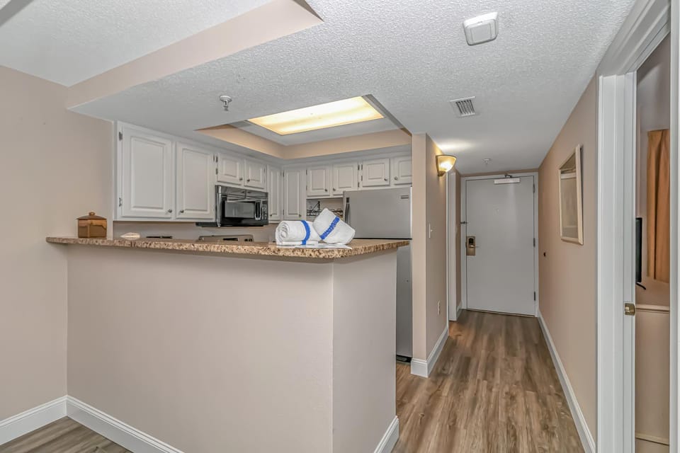 Beach Colony Ocean View Condo - 2 bedroom, 2 bath - Perfect for 8! House in Myrtle Beach