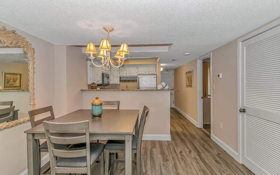 Beach Colony Ocean View Condo - 2 bedroom, 2 bath - Perfect for 8! House in Myrtle Beach
