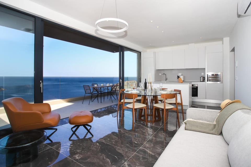 Kitchen or kitchenette, Seating area, Dining area, Sea view