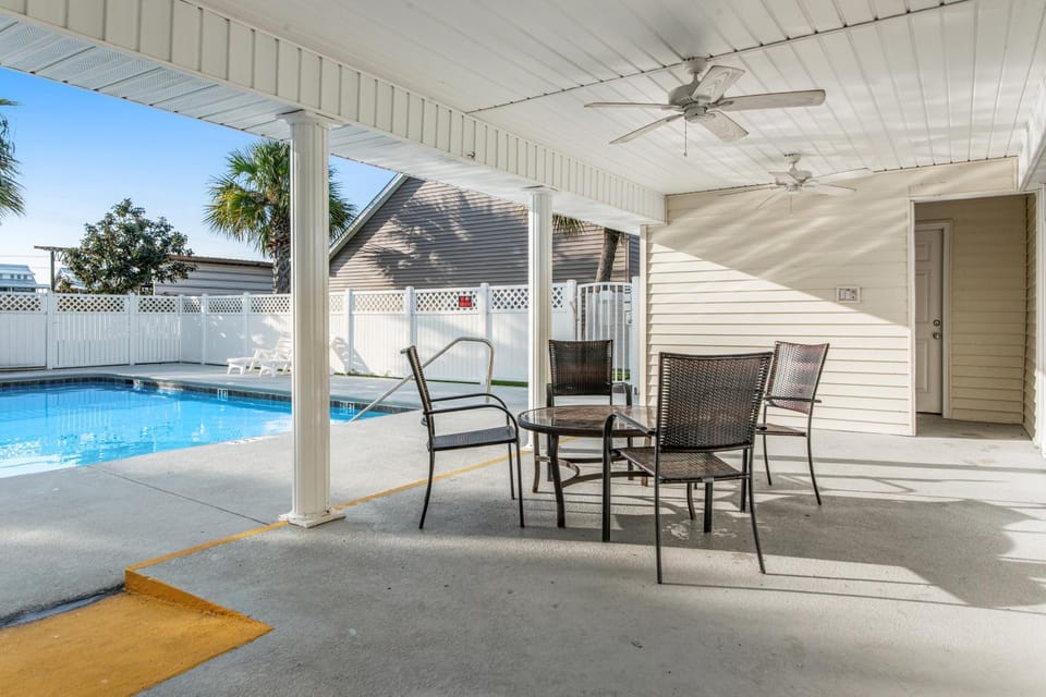 Paradise in the Palms House in Mexico Beach