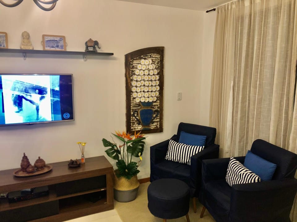 Communal lounge/ TV room, Living room, Seating area