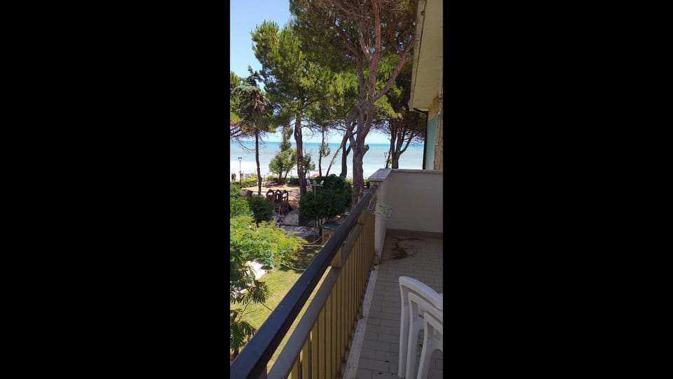 View (from property/room), Balcony/Terrace, Beach